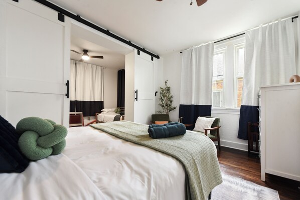 2 makuuhuonetta, silitysrauta/-lauta, Wi-Fi, vuodevaatteet