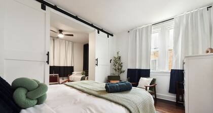 Near Acrisure and Pittsburgh Attractions - Free Parking - Sleeps 3 - Wi-Fi