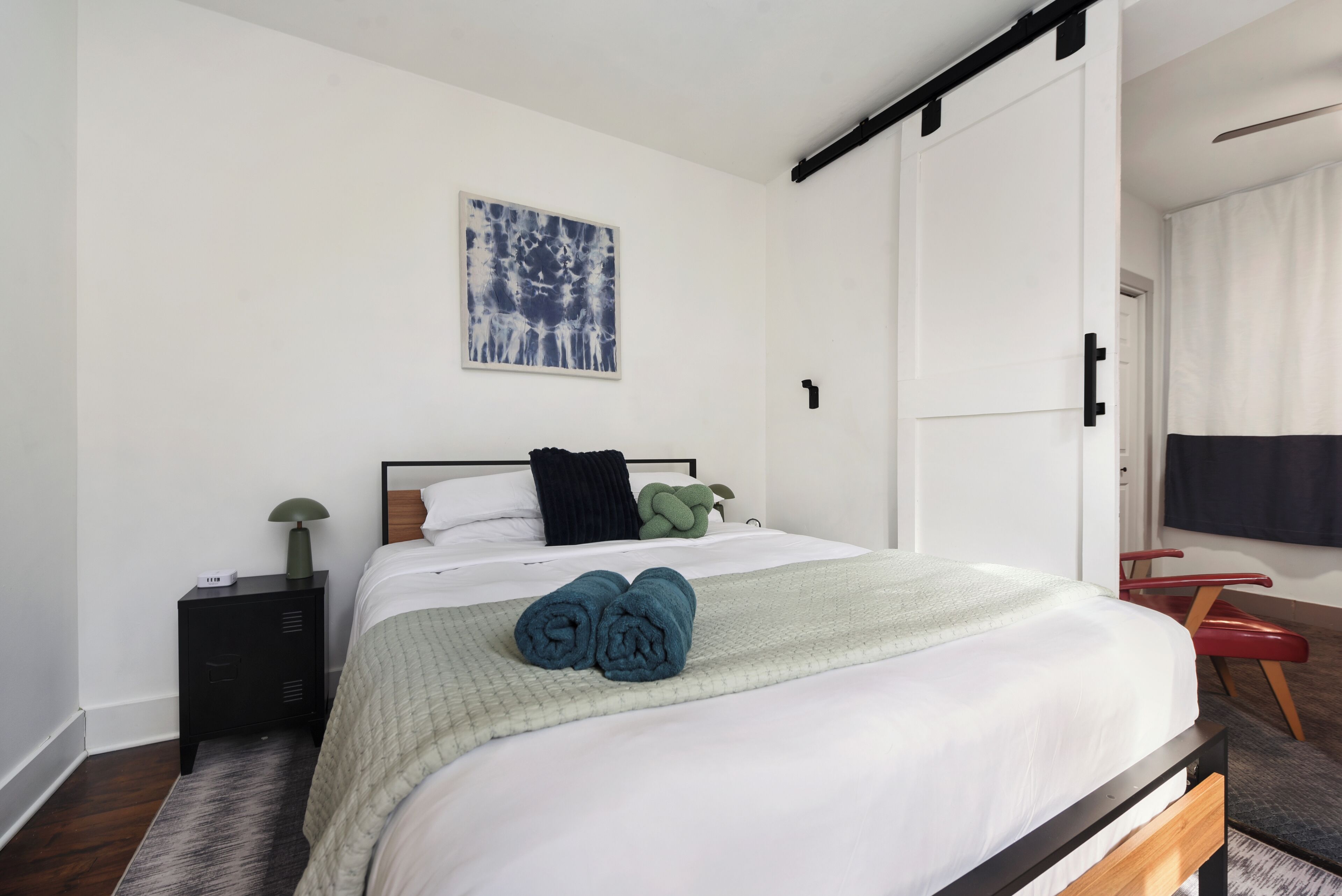 Iron/ironing board, WiFi, bed sheets