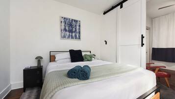 Iron/ironing board, WiFi, bed sheets