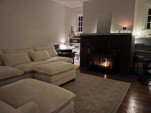 Interior - Beautiful home with Hudson River views & adjacent rushing waterfall in Hyde Park (Hyde Park)