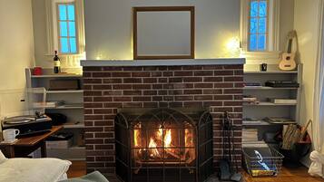 3 quartos, escrivaninha, ferros/tábuas de passar roupa