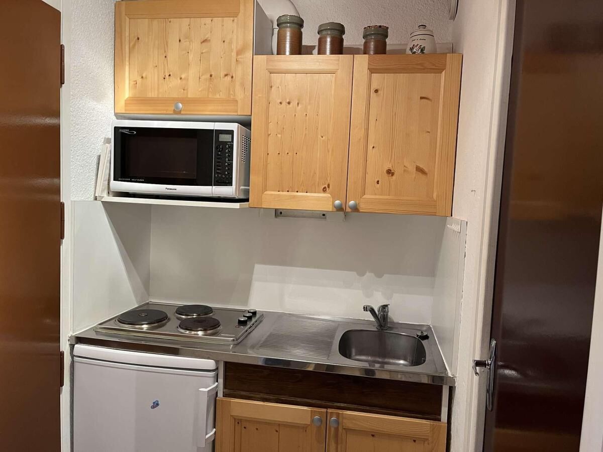 Fridge, microwave, oven, coffee/tea maker