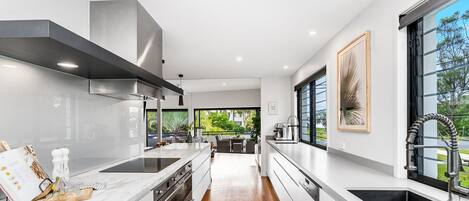 Réfrigérateur, micro-ondes, four, lave-vaisselle