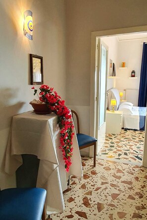 Iron/ironing board, bed sheets - House at the Castle (Maiori)