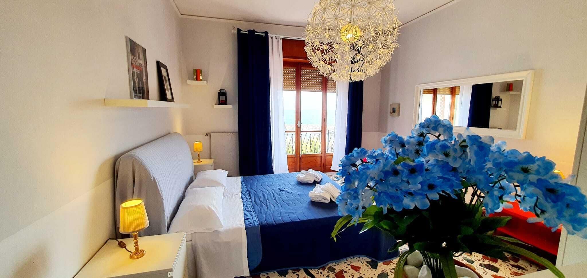 Iron/ironing board, bed sheets