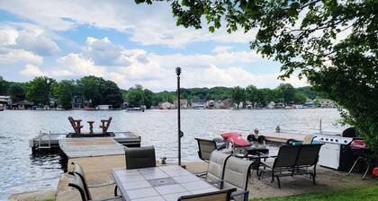 1 Bed 1 bath Lakefront Apartment in Lake Hopatcong, NJ w/ lake access and kayaks