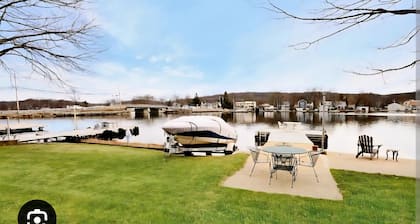 Spacious 1 Bed 1 bath Lakefront Apartment in Lake Hopatcong, NJ with lake access