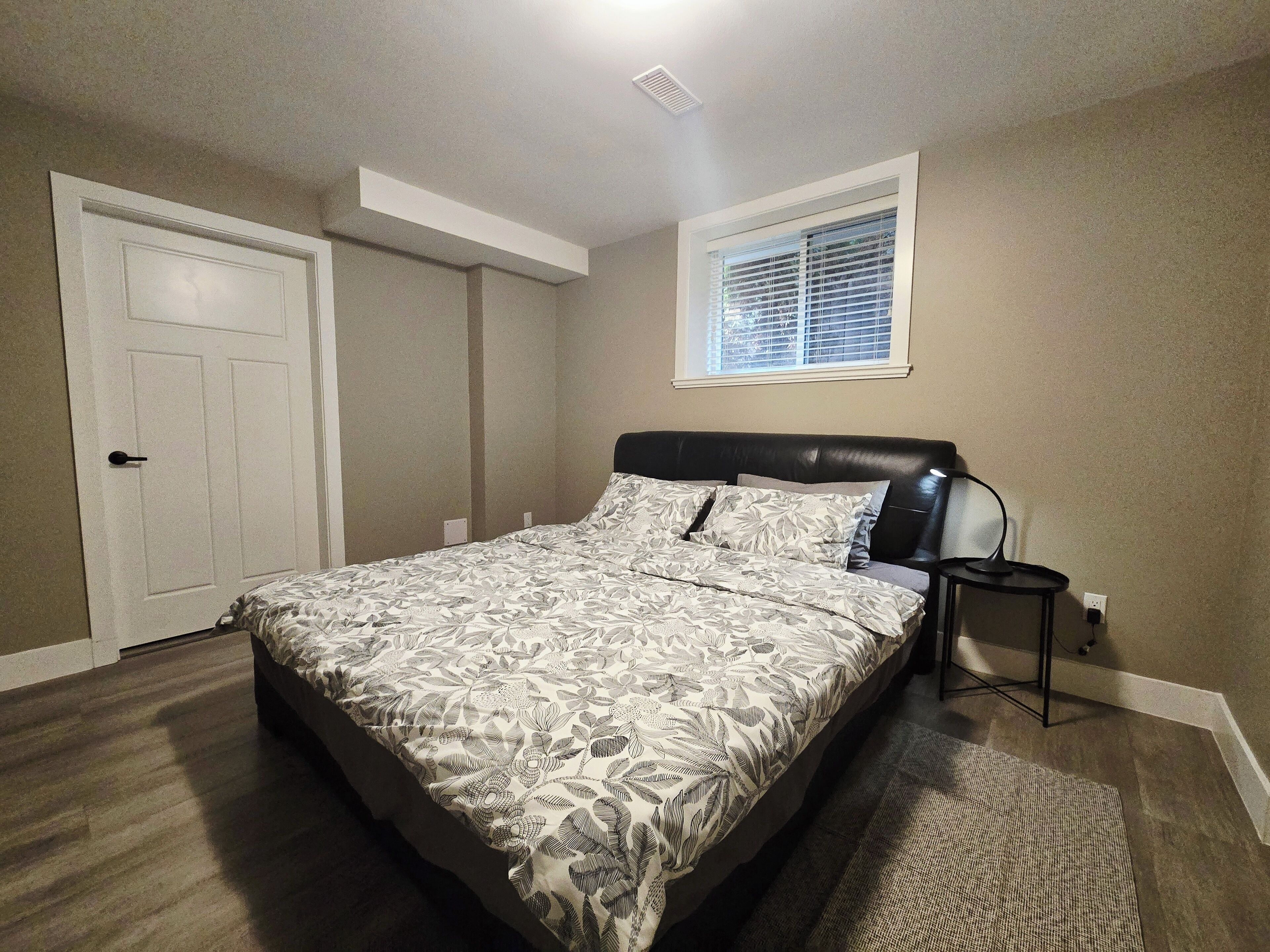 2 slaapkamers, een strijkplank/strijkijzer, gratis wifi, beddengoed