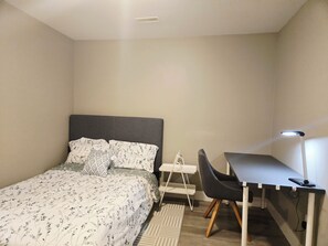 2 chambres, fer et planche à repasser, accès au Wi-Fi (inclus)
