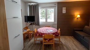 Unclassified image, 3 of 10, button - Swimming pool, parking, ski locker, 32m², Lélex (Lélex)