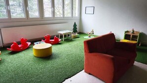 Unclassified image, 2 of 10, button - Swimming pool, parking, ski locker, 32m², Lélex (Lélex)