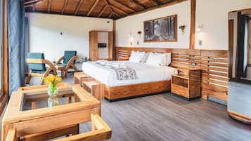 Quarto superior, vista para a montanha | Cofres nos quartos, espaço de trabalho para notebook, cortinas blackout