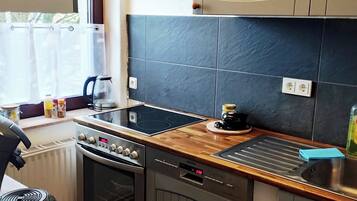 Kühlschrank, Ofen, Herdplatte, Geschirrspüler