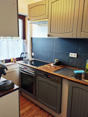 Kühlschrank, Ofen, Herdplatte, Geschirrspüler