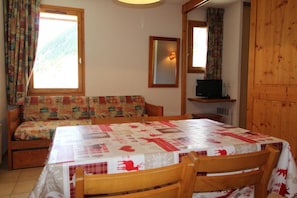 Unclassified image, 4 of 11, button - 10m from ski slopes, Ground floor, view ski slopes, terrace, tv, ski locker, 27m², Val Cenis (Termignon)