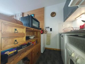 Coffee/tea maker, fridge, dishwasher, toaster - 2nd floor, balcony, ski locker, 27m², Valmorel (Valmorel)