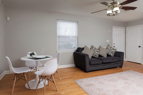 3-bedroom house in fantastic Richmond with cool AC and charm