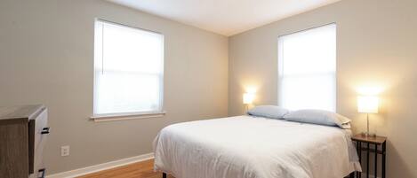 Iron/ironing board, WiFi, bed sheets