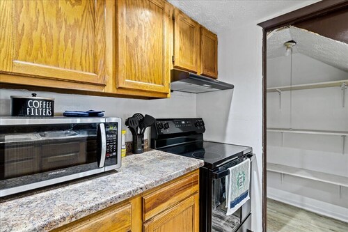 3BR Townhouse with Free Parking Near Downtown Ohio