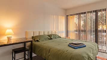 3 bedrooms, desk, iron/ironing board, WiFi