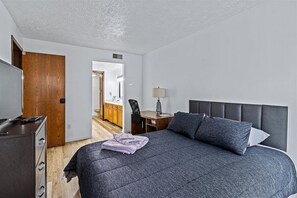 3 bedrooms, desk, iron/ironing board, WiFi