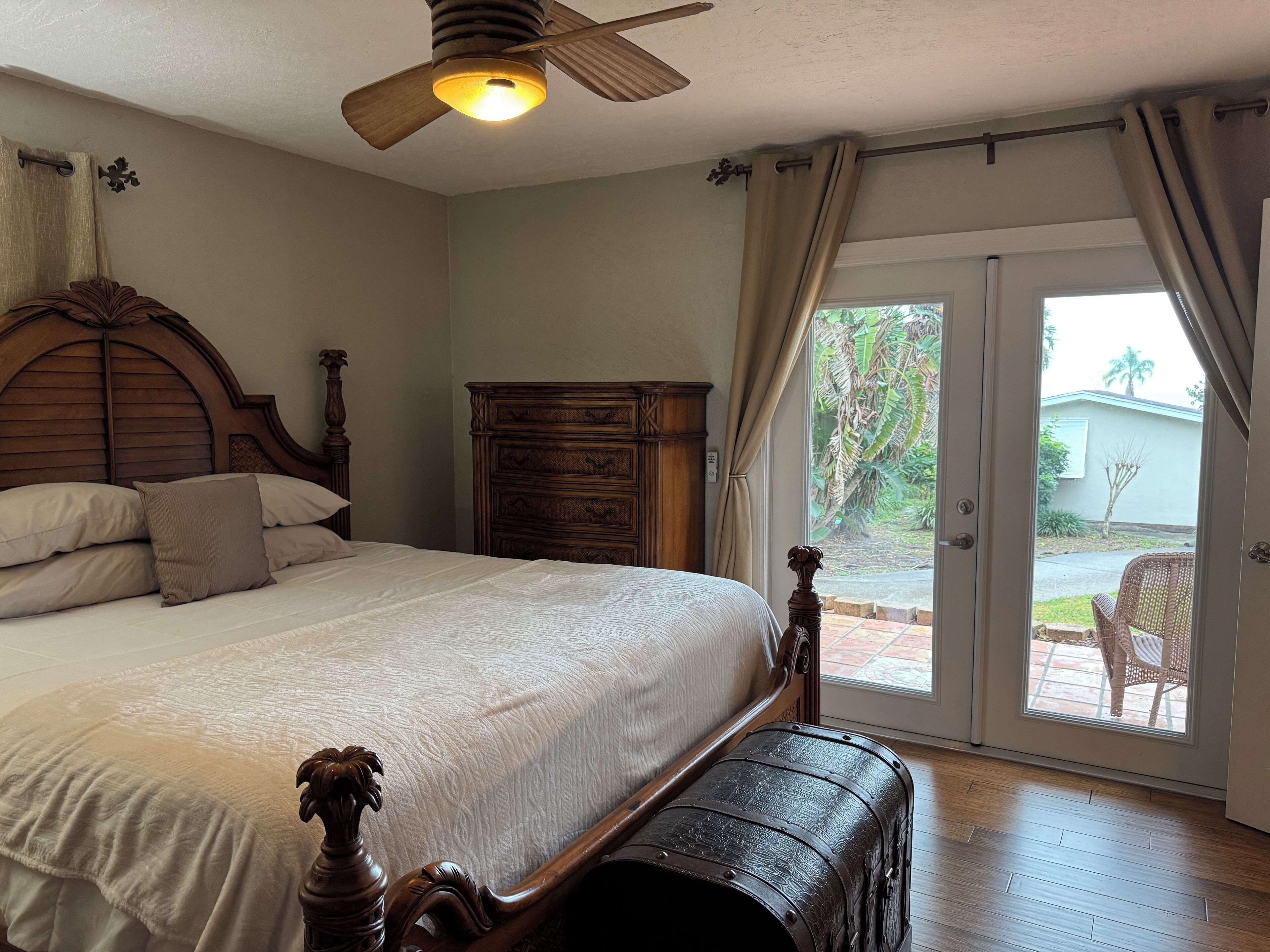 Ferros/tábuas de passar roupa, Wi-Fi, roupa de cama