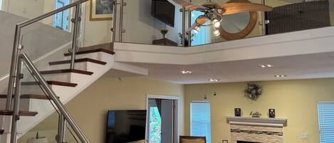 المنشأة من الداخل