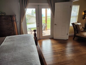 4 bedrooms, iron/ironing board, WiFi, bed sheets - Spacious 4-bedroom house on beautiful Lake Apopka. (Apopka)