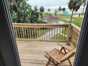 Property grounds - Spacious 4-bedroom house on beautiful Lake Apopka. (Apopka)