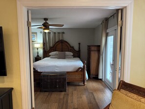 4 bedrooms, iron/ironing board, WiFi, bed sheets - Spacious 4-bedroom house on beautiful Lake Apopka. (Apopka)