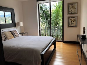 3 slaapkamers, een strijkplank/strijkijzer, internet, beddengoed