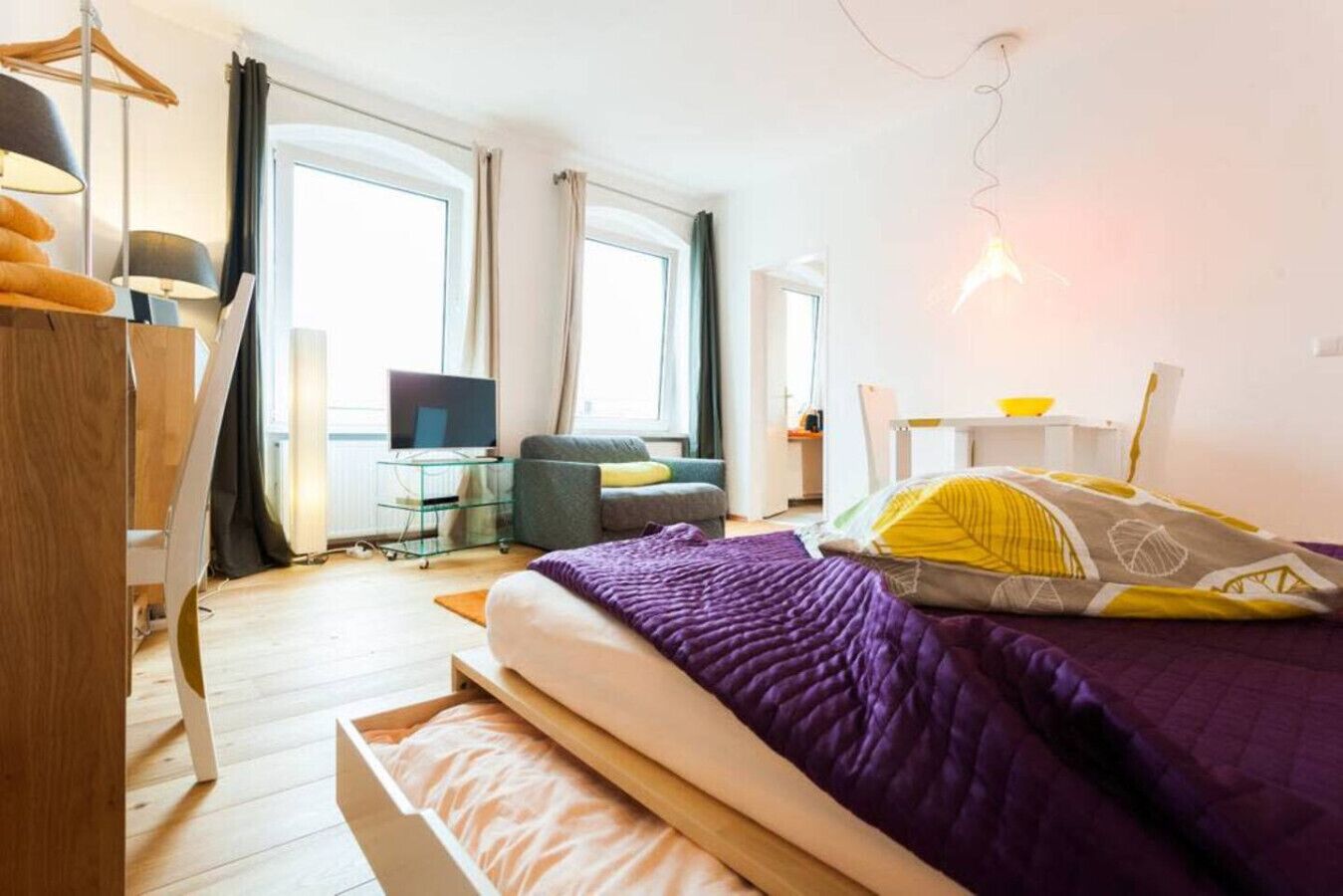 Desk, iron/ironing board, WiFi, bed sheets