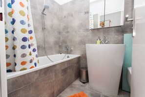Hair dryer - Perleberg Studio Apartment (Berlin)