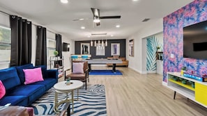 TV, video games, offices - *The Saint* Backyard PARADISE! Pool,Golf,Fire Pit! (Tampa)