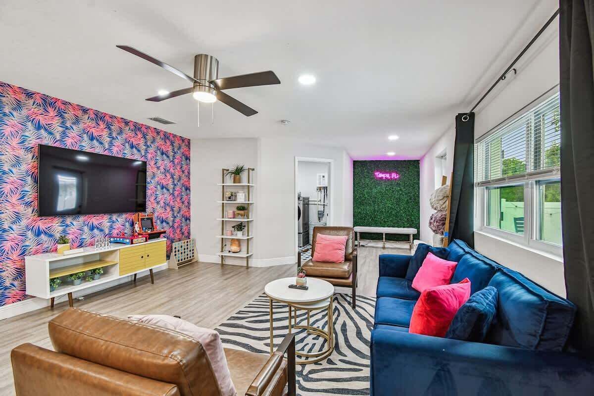 TV, videospill og kontorer