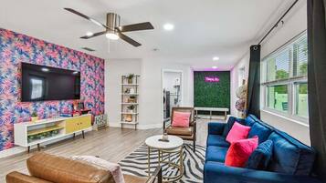 TV, videospill og kontorer