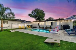 Pool - *The Saint* Backyard PARADISE! Pool,Golf,Fire Pit! (Tampa)