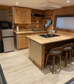 Microwave, stovetop - Summit Powder Retreat: Fireplace, Covered Parking - near Woodward & Canyons (Park City)
