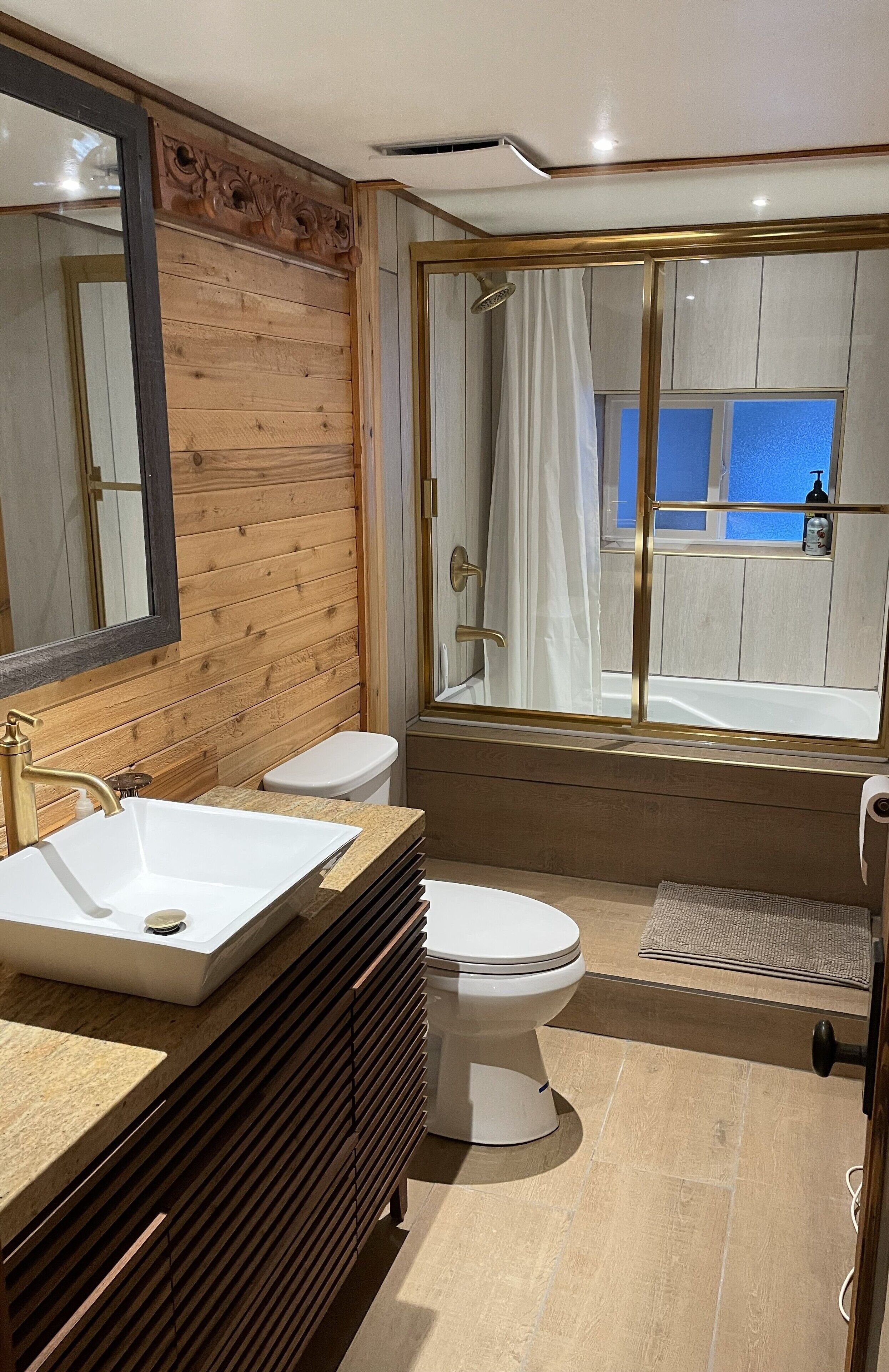 Jetted bath, hair dryer, towels, soap