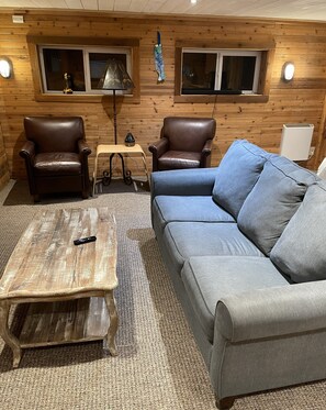 TV, fireplace - Summit Powder Retreat: Fireplace, Covered Parking - near Woodward & Canyons (Park City)