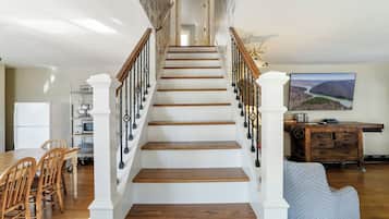 TV, DVD-spiller og bordtennis