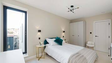 2 bedrooms, iron/ironing board, travel cot, WiFi