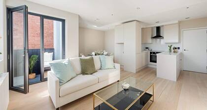 Luxury New Build 2-Bed, 2-Bath in Wimbledon
