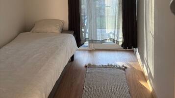 2 bedrooms, desk, free WiFi, bed sheets