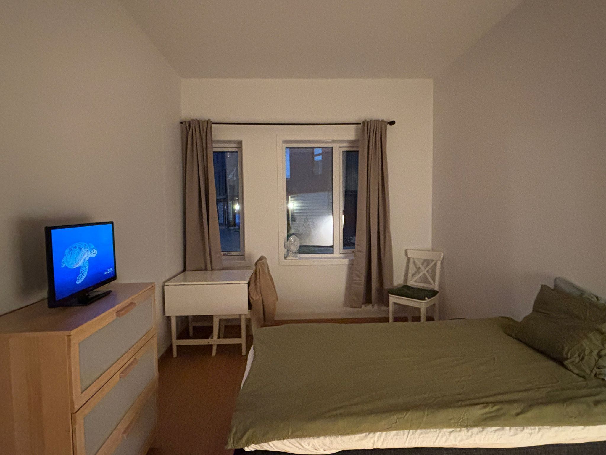 2 soverom, skrivebord, wi-fi (inkludert) og sengetøy