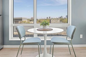 Dining - New 1BR | Gym, Rooftop Lounge (Minneapolis)