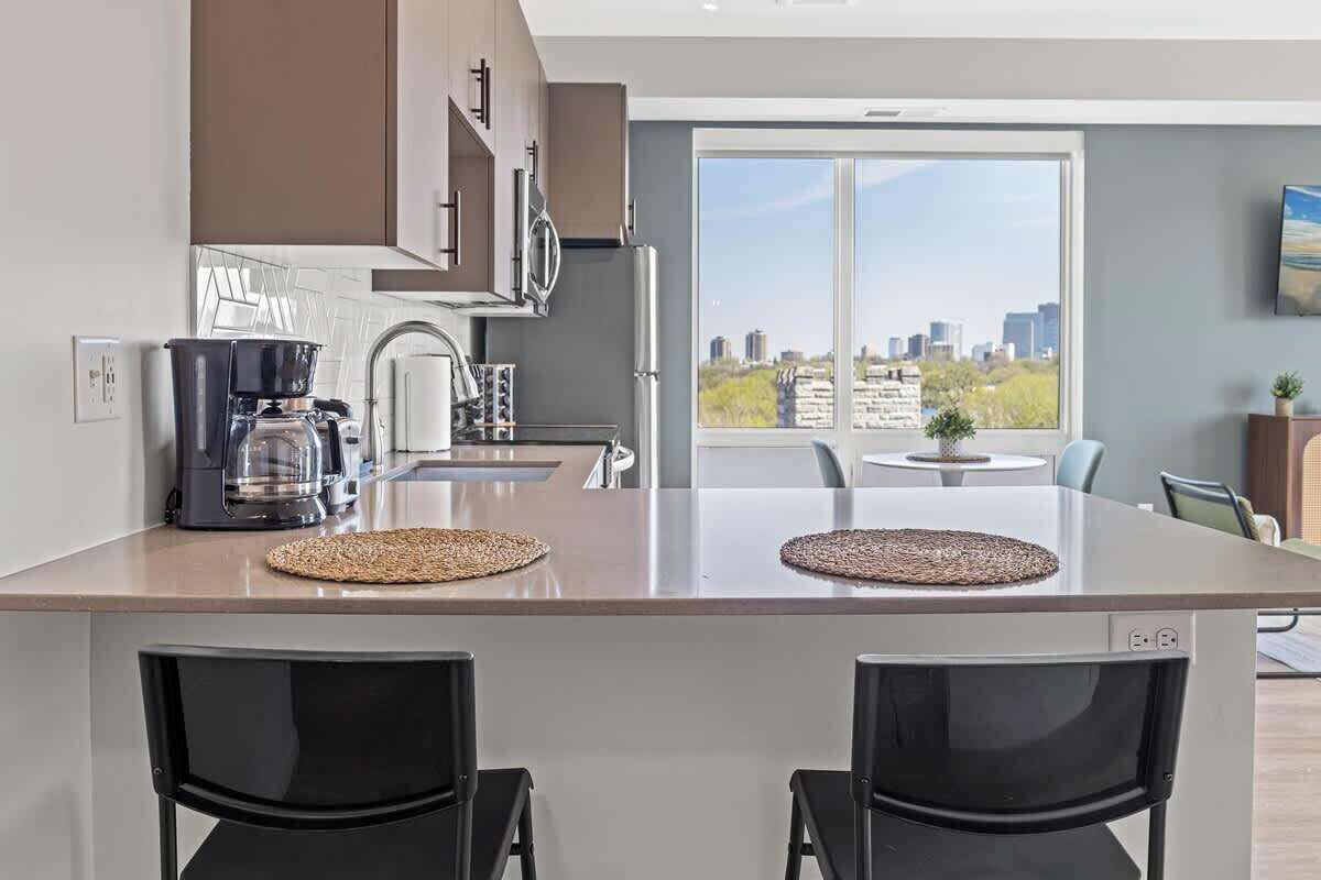 Kjøleskap, mikrobølgeovn, ovn og kokeplater