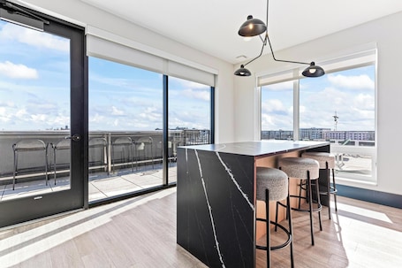 Interior. New 1BR | Gym, Rooftop Lounge