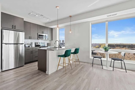 Fridge, microwave, oven, stovetop. 1BR Retreat in Uptown |Walkable | Gym